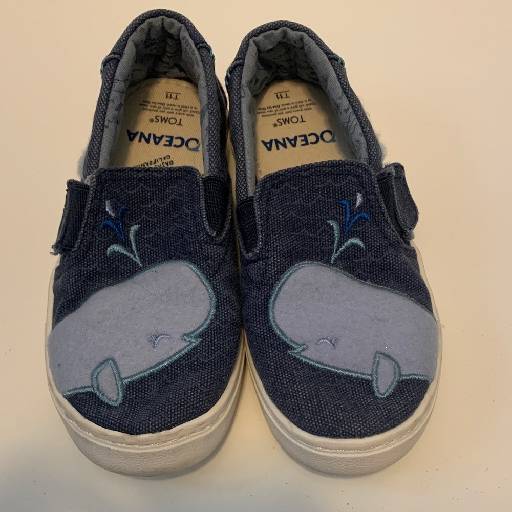 TOMS Kids Navy Whale Sneakers size Toddler 11